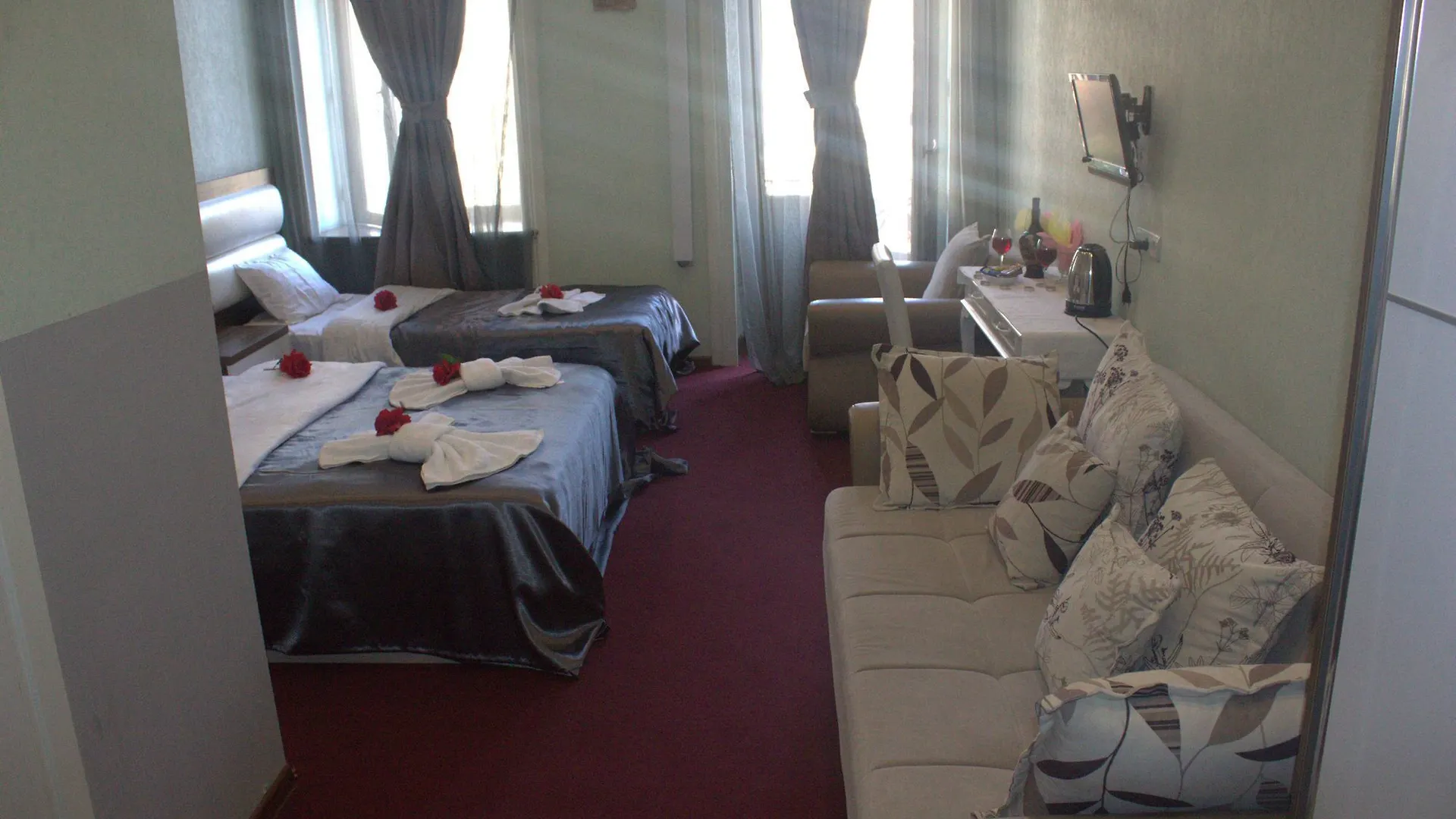 Vecepalace Tbilisi 2*,